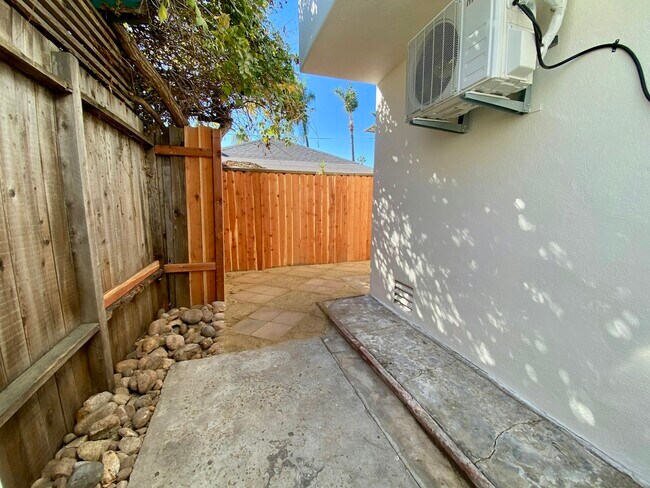 Building Photo - 2815 Capps St