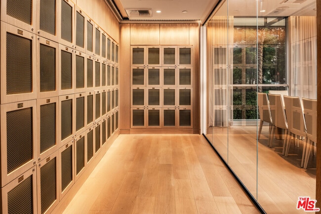 Building Photo - 2025 Ave of the Stars