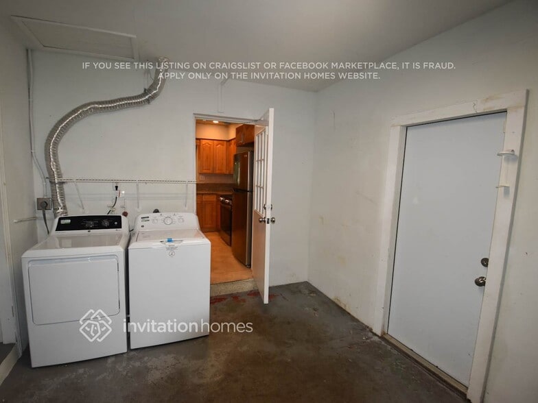 Building Photo - 2720 SW 15th Ct