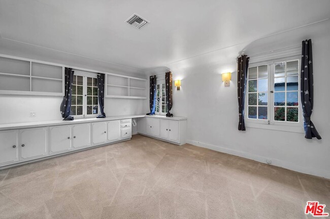 Building Photo - 618 N Rodeo Dr