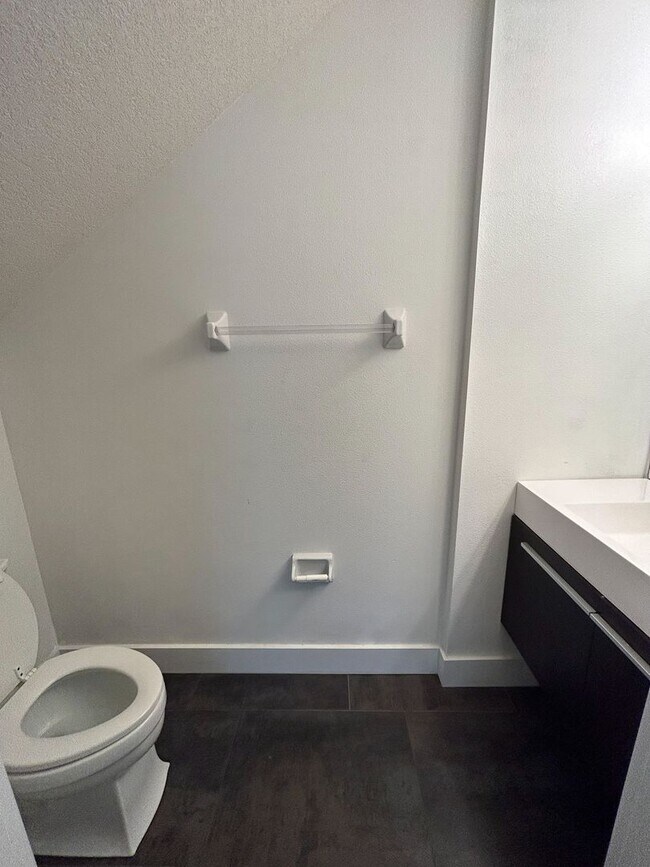 Building Photo - Hailey Gardens #125