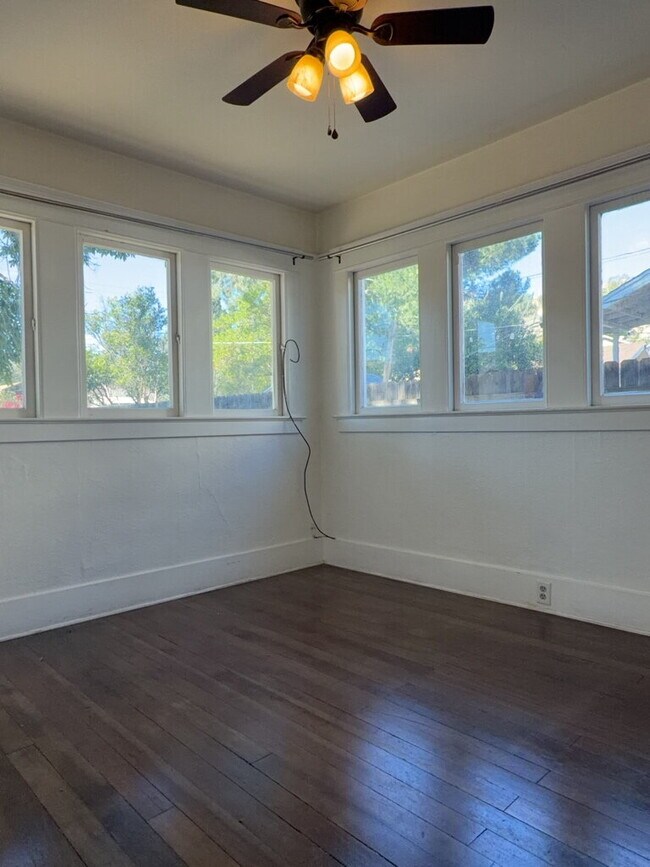 Building Photo - "Charming Riverside Retreat: Cozy 2-Bedroom Home with Modern Comforts!"