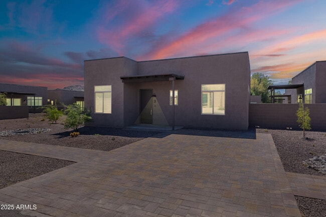 Primary Photo - 6041 E Valley Way
