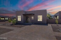 Building Photo - 6041 E Valley Way