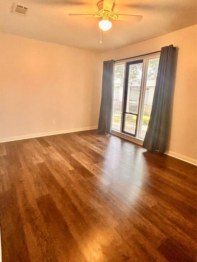 Building Photo - 909 Silber Rd