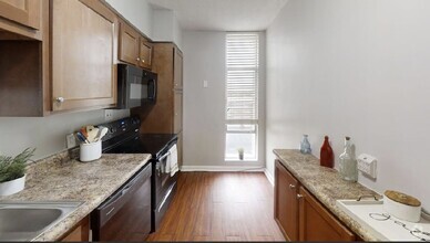 Building Photo - 1101 N Elm St