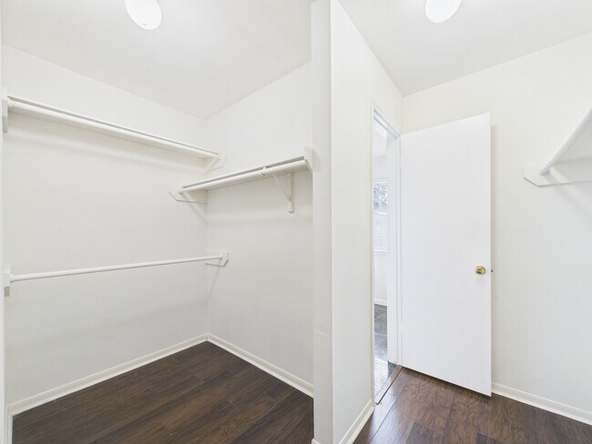 Building Photo - 519 Promenade Blvd