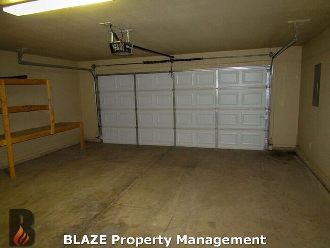 Building Photo - Charming Corner Lot Home in Desirable City...