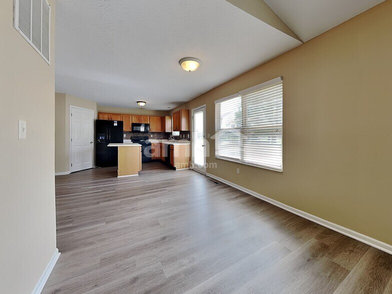 Building Photo - 161 Lakeview Dr