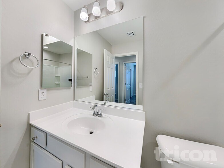 Building Photo - 8616 E Posada Ave