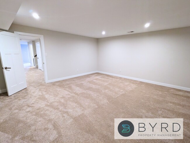 Building Photo - 15700 Cambria Cove Blvd