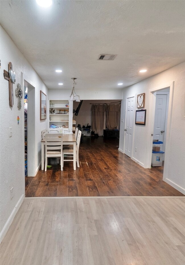 Building Photo - 508 Clear Lake Rd