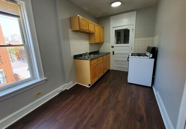 Building Photo - 5639 N Magnolia Ave