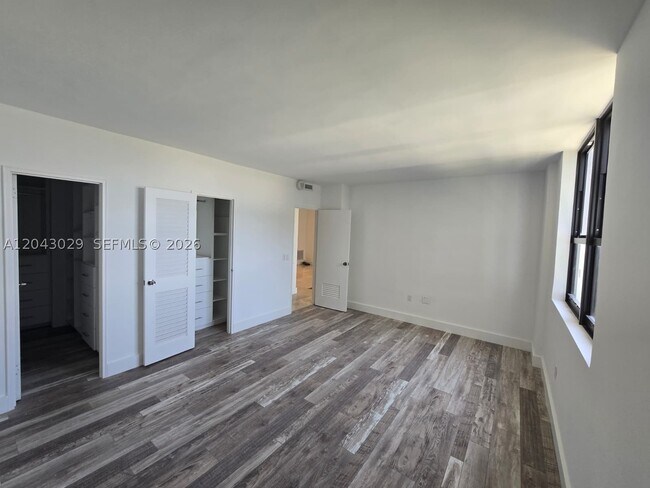 Building Photo - 10185 Collins Ave