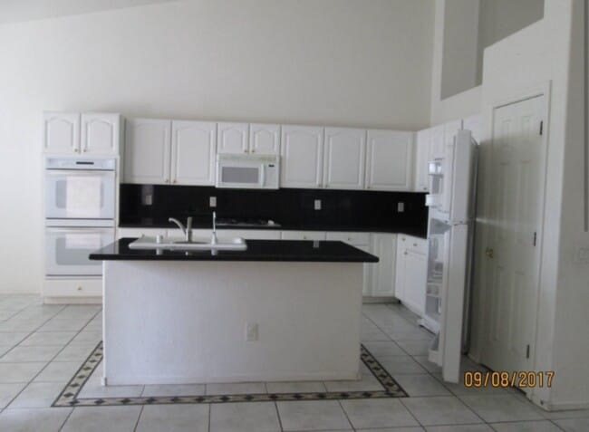 Building Photo - SUMMERLIN JEWEL! 4BD/2BA SINGLE STORY!