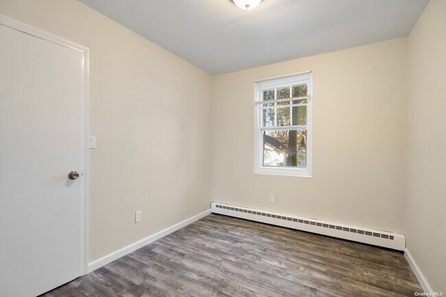 Building Photo - 14 Corona Rd