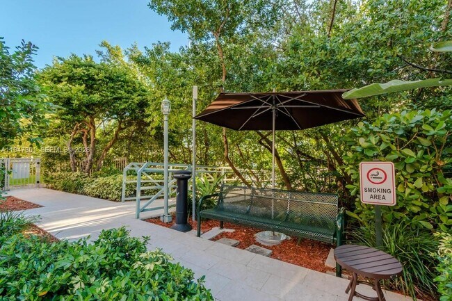 Building Photo - 19555 E Country Club Dr