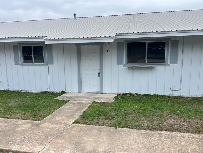 Building Photo - 1301 Greenlawn Pkwy