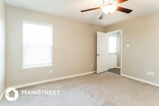 Building Photo - 23014 Bellini Dr