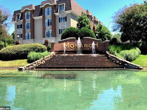 Building Photo - 1BD/1BA Condo located in The Monarch
