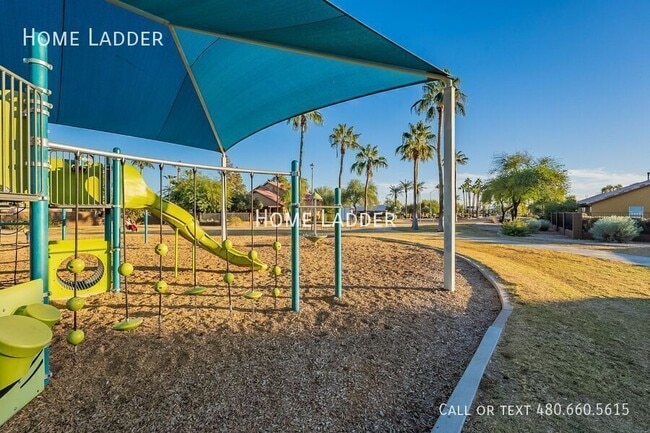 Building Photo - 16030 W Woodlands Ave