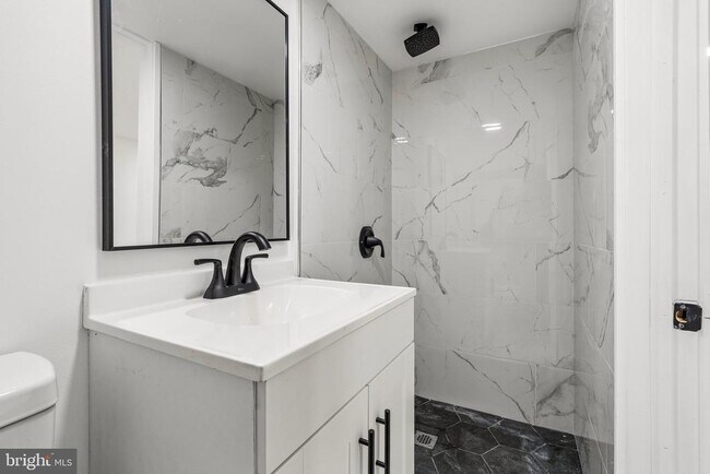 Building Photo - 2359 Ann St