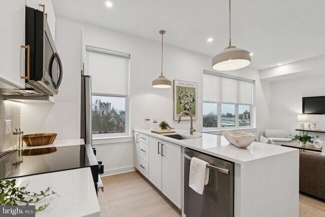 Building Photo - 30 W Allens Ln