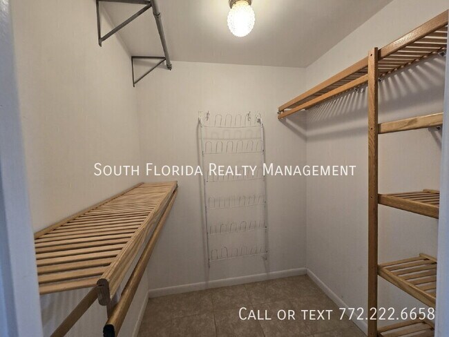 Building Photo - 950 S Kanner Hwy