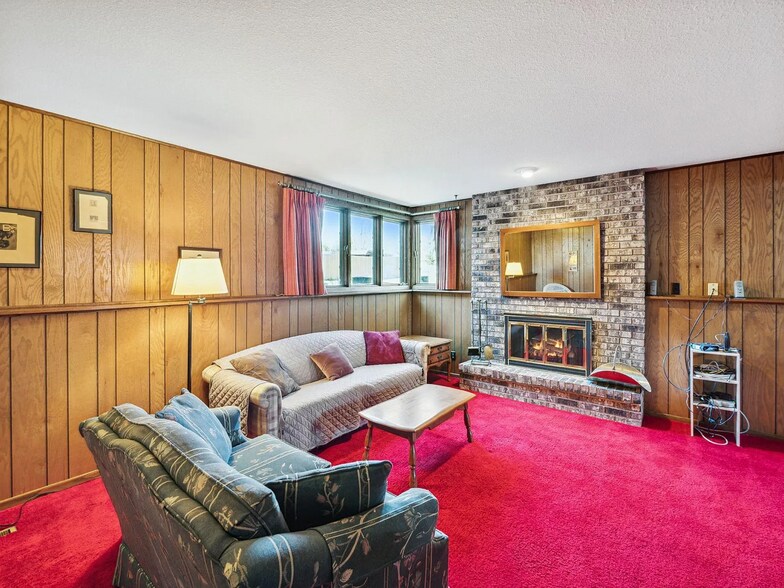 Building Photo - 1803 Chestnut Dr