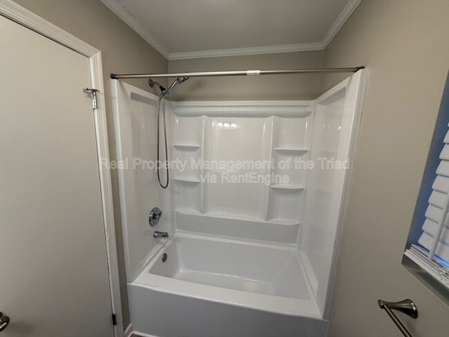 Building Photo - 603 S Main St