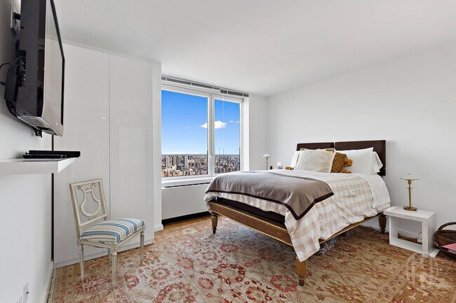 Building Photo - 1214 5th Ave