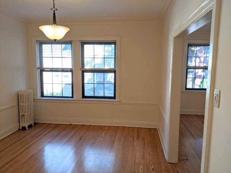 Building Photo - 1136 Maple Ave