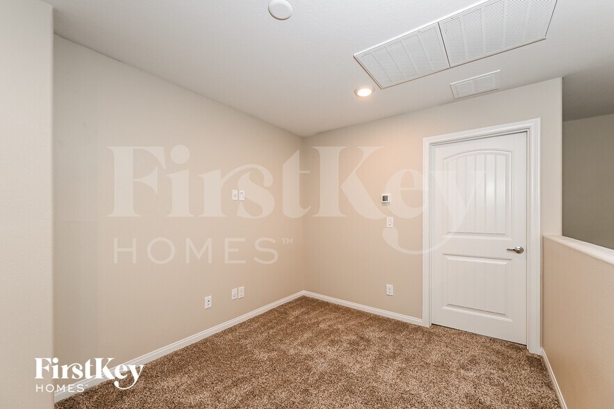 Building Photo - 9228 S Park St