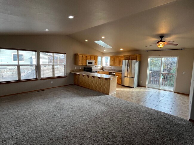 Building Photo - 2901 NE Pinnacle Pl