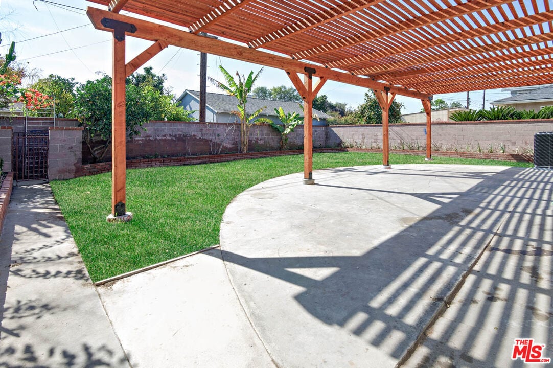 Building Photo - 1436 W 152nd St