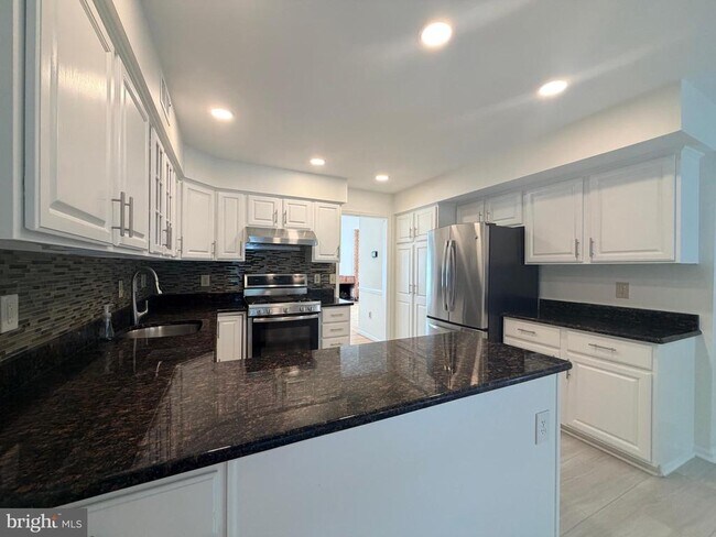 Building Photo - 7418 Crestberry Ln