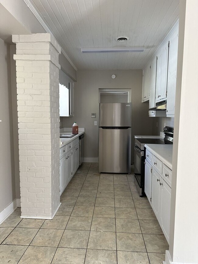 Building Photo - Historic 3 Bedroom, 2 Bathroom Home in Augusta!