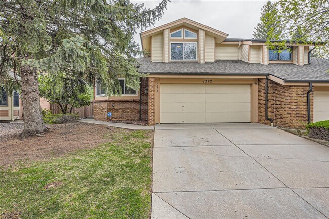 Primary Photo - Evolve Real Estate: Amazing 4 Bdr/4 Bath +...