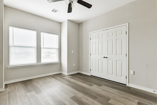 Building Photo - 4505 Bernardo De Galvez Ave