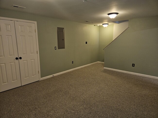 Building Photo - 201 Stull Ct