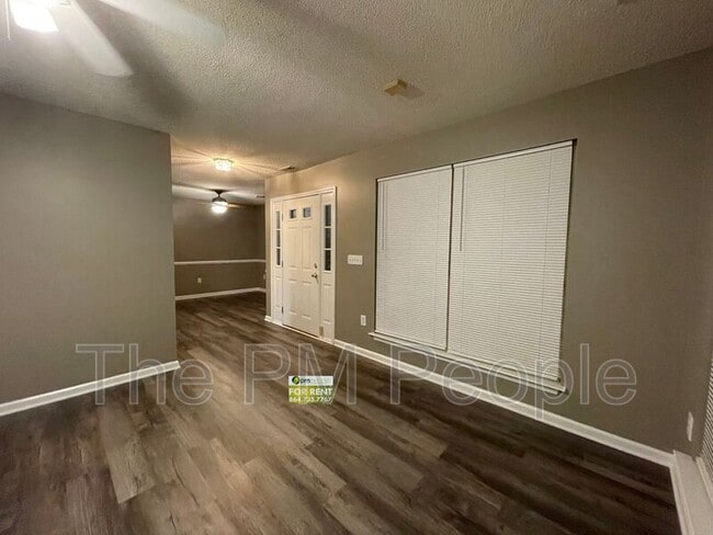 Building Photo - 201 Fairview Lake Way