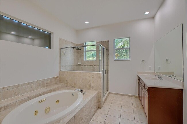 Building Photo - 8290 NW 105th Ln