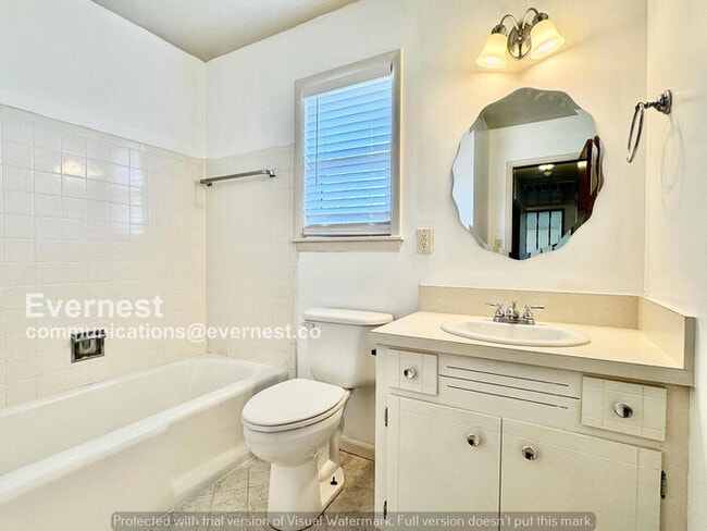 Building Photo - 3 Bed/2 Bath Home with Garage / Pet-Friendly / Available Now!