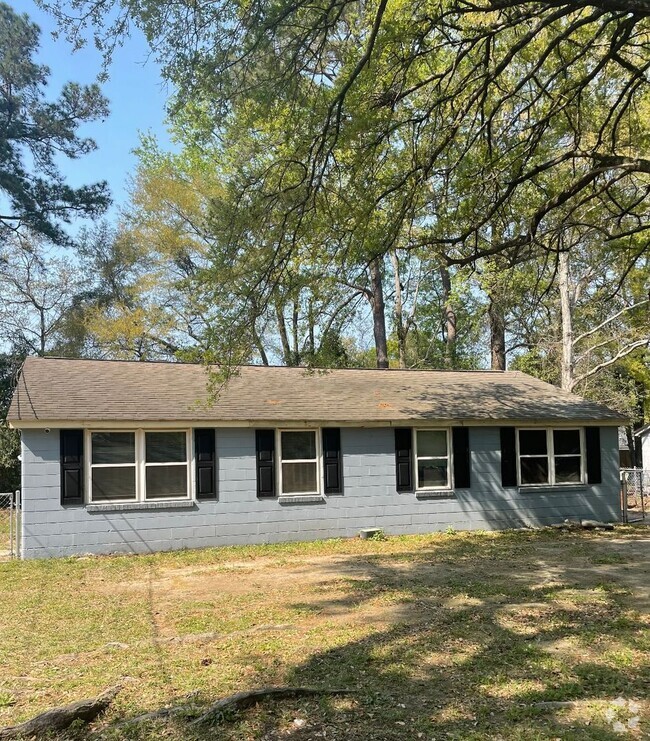 Building Photo - Centrally located one bedroom