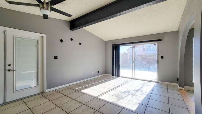 Building Photo - 8525 Del Rey Ave