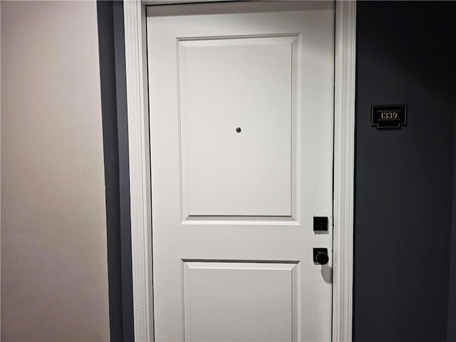 Building Photo - 870 Mayson Turner Rd NW