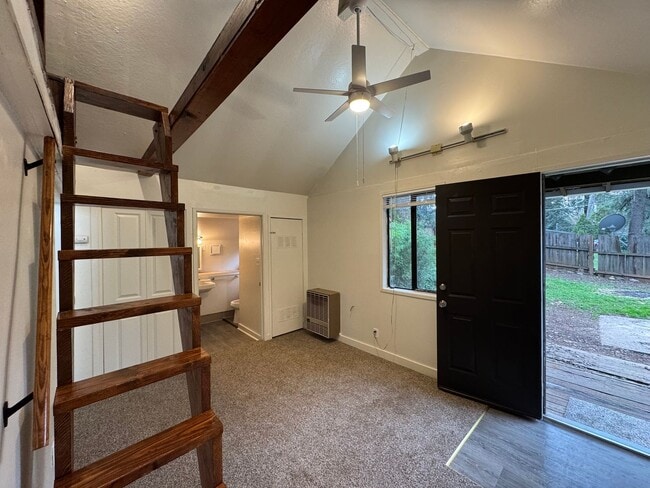 Building Photo - Cozy Cottage