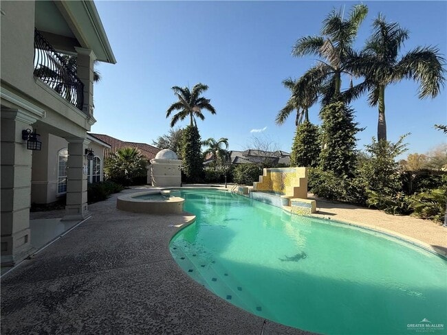 Building Photo - 16 El Jardin St