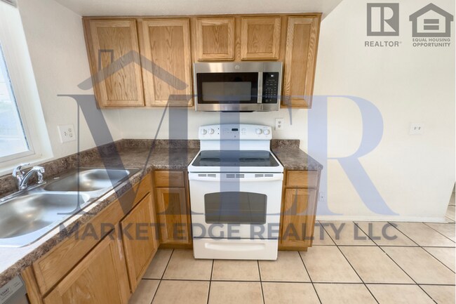 Building Photo - 2Bed/2Bath Apartment at Peoria Ave/19th Ave! Ready for Immediate Move-In! -- All Tile Flooring!