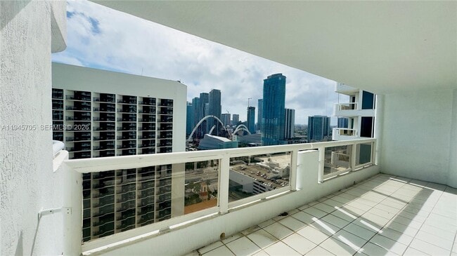 Building Photo - 1717 N Bayshore Dr